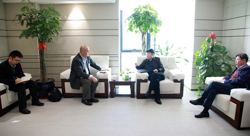 熊良虎会见华彩咨询公司董事长、、总裁白万纲