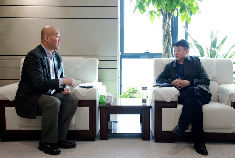 熊良虎会见华彩咨询公司董事长、、总裁白万纲