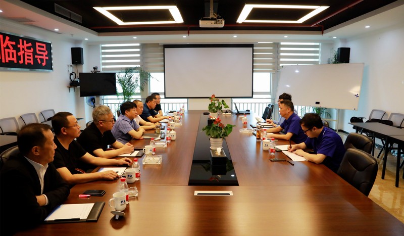 熊良虎在重庆市中科大业集团考察时强调：坚持生态优先战略，，念好生态经、、、走好扶贫路