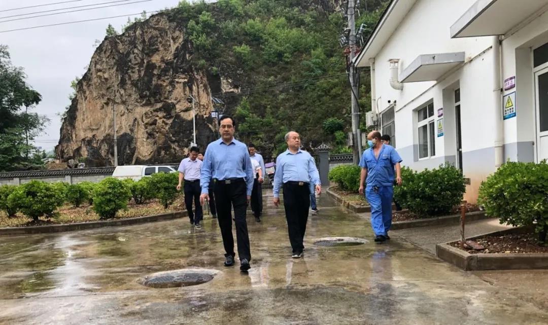 陕西省生态情形厅生态情形掩护督察专员孙景宏带队到水情形公司漫川关污水厂调研