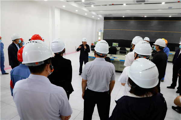 CG电子游戏集团复工复产促增添项目观摩聚会与会职员走进大秦国源三秦环保秦邦园区在榆项目