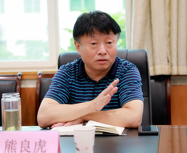 熊良虎拜会渭南市生态情形局党委书记、、、局长左俊