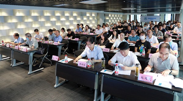 CG电子游戏集团举行学习贯彻习近平总书记来陕考察主要讲话精神向导讲座｜陈再生作报告 熊良虎主持