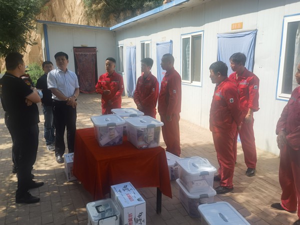 CG电子游戏集团开展“夏送清凉”活动 关爱一线职工