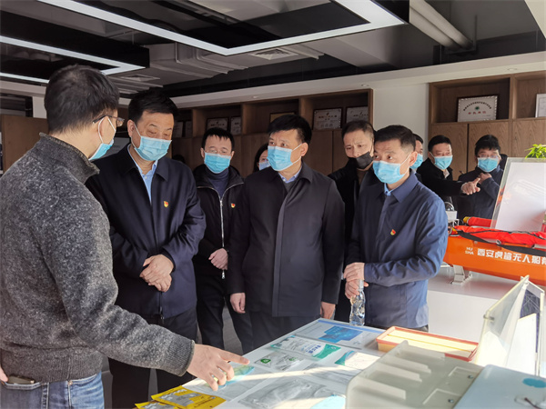 省国资委党委委员、驻委纪检监察组组长贺向东到秦创原CG电子游戏集团立异中心调研