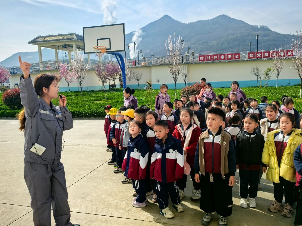 水情形公司五里镇污水处理厂迎来幼儿园师生旅行学习